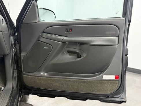 Used 2003 Chevrolet Avalanche 4x4 w/ Suspension Package, Off-Road image 35