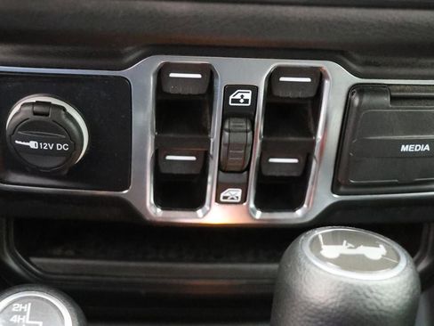 Used 2024 Jeep Wrangler Sport S image 24