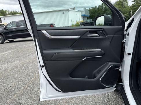 New 2025 GMC Acadia Elevation image 57