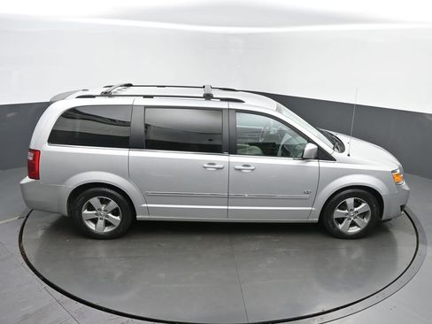 Used 2009 Dodge Grand Caravan SXT image 38
