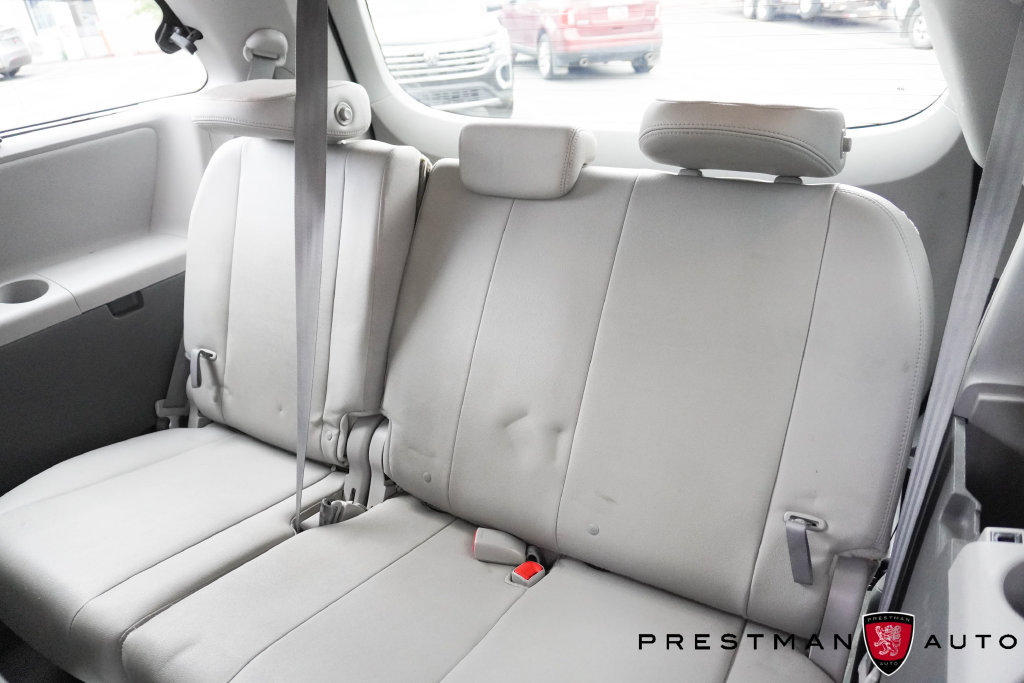 Used 2018 Toyota Sienna XLE w/ XLE Navigation Package FWD image 37