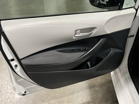 Used 2020 Toyota Corolla LE image 15