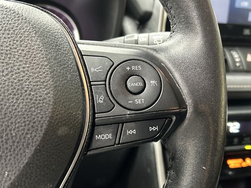 Used 2019 Toyota RAV4 Limited FWD image 19
