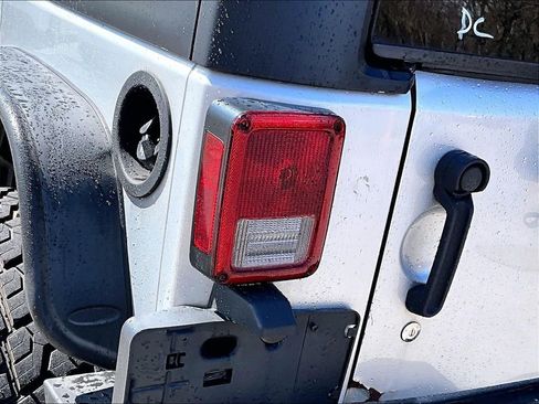 Used 2012 Jeep Wrangler Unlimited Rubicon w/ Dual Top Group AWD/4WD image 25