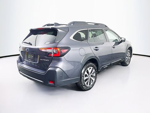 Used 2025 Subaru Outback Premium image 9