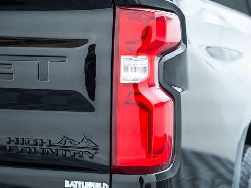 Used 2025 Chevrolet Silverado 1500 High Country w/ Midnight Edition AWD/4WD image 9