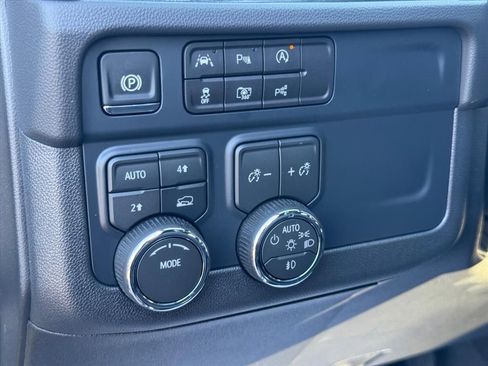 New 2025 Chevrolet Suburban Premier AWD/4WD image 15