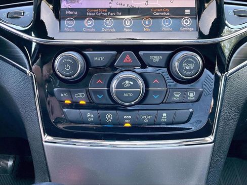 Used 2021 Jeep Grand Cherokee Limited w/ Luxury Group II AWD/4WD image 19