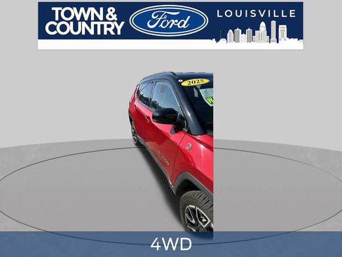 Used 2025 Jeep Compass Trailhawk AWD/4WD image 3