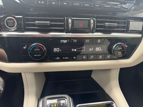 Used 2023 Nissan Pathfinder SL w/ Black Appearance Package AWD/4WD image 19