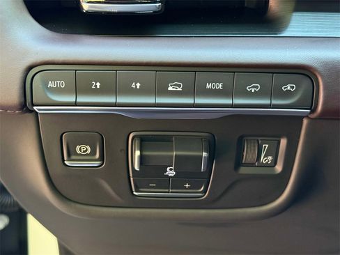 Certified 2024 Cadillac Escalade ESV Sport Platinum w/ LPO, ONYX Package image 32