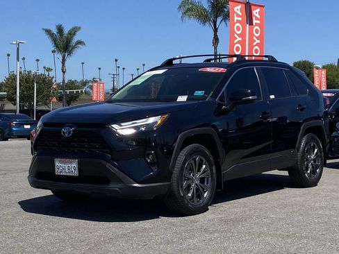 Certified 2023 Toyota RAV4 XLE Premium AWD/4WD image 37