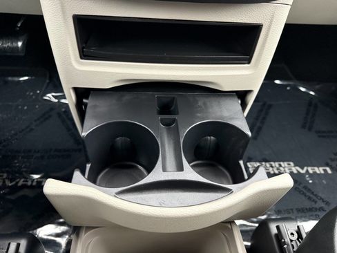 Used 2016 Dodge Grand Caravan SE image 39