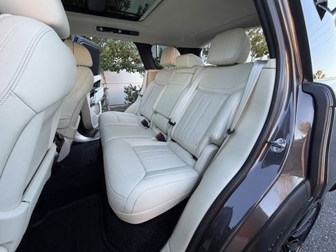 Used 2025 Land Rover Range Rover SE image 25