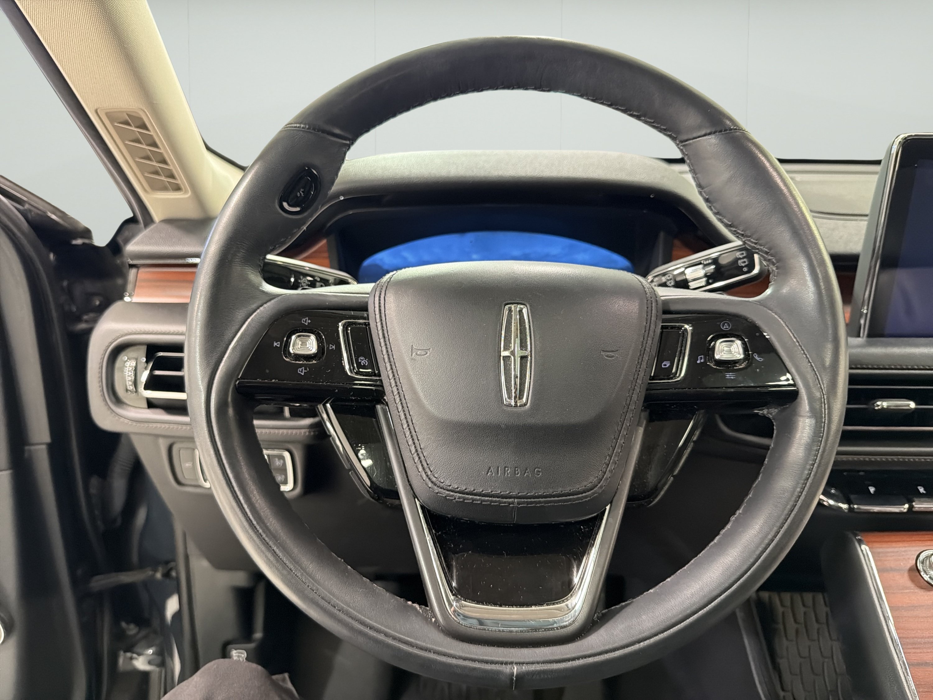 Used 2023 Lincoln Aviator Reserve w/ Equipment Group 201A AWD/4WD image 17
