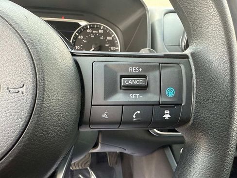 Used 2023 Nissan Rogue SV image 17