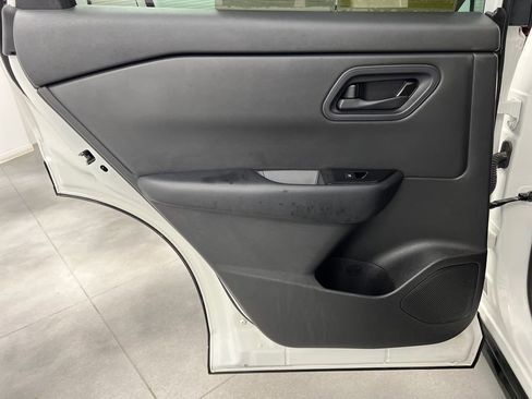 Used 2024 Nissan Rogue S FWD image 15
