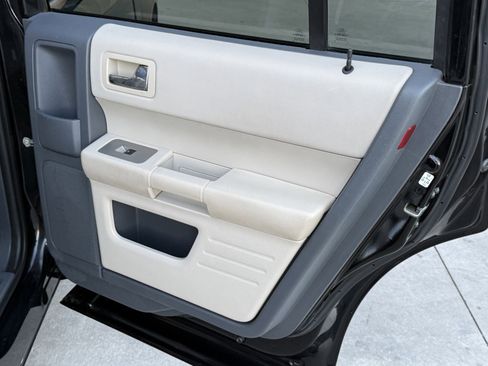 Used 2009 Ford Flex SE image 30