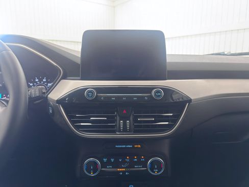Used 2022 Ford Escape SE w/ SE Sport Appearance Package FWD image 18