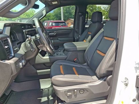 Used 2025 GMC Sierra 1500 AT4 w/ AT4 Premium Package AWD/4WD image 10