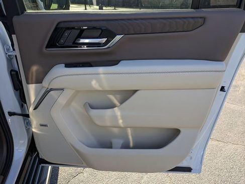 New 2026 GMC Yukon XL Denali w/ LPO, Floor Liner Package image 31