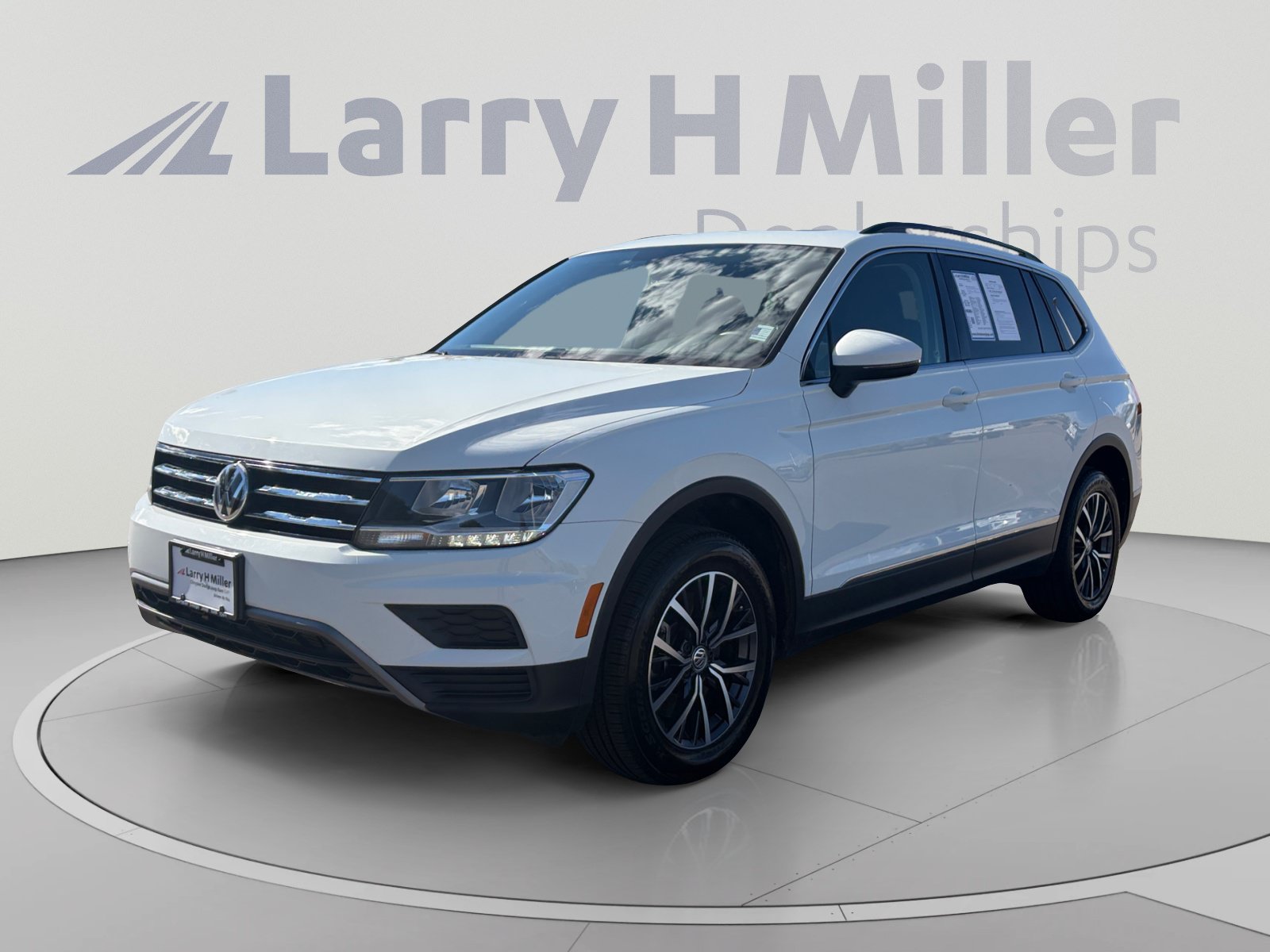 Used 2020 Volkswagen Tiguan SE w/ Panoramic Sunroof Package AWD/4WD image 1