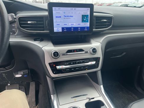 Used 2022 Ford Explorer XLT w/ Equipment Group 202A image 10