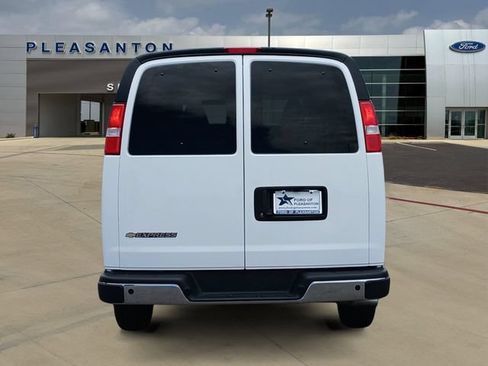 Used 2025 Chevrolet Express 3500 LT w/ LT Preferred Equipment Group RWD image 4