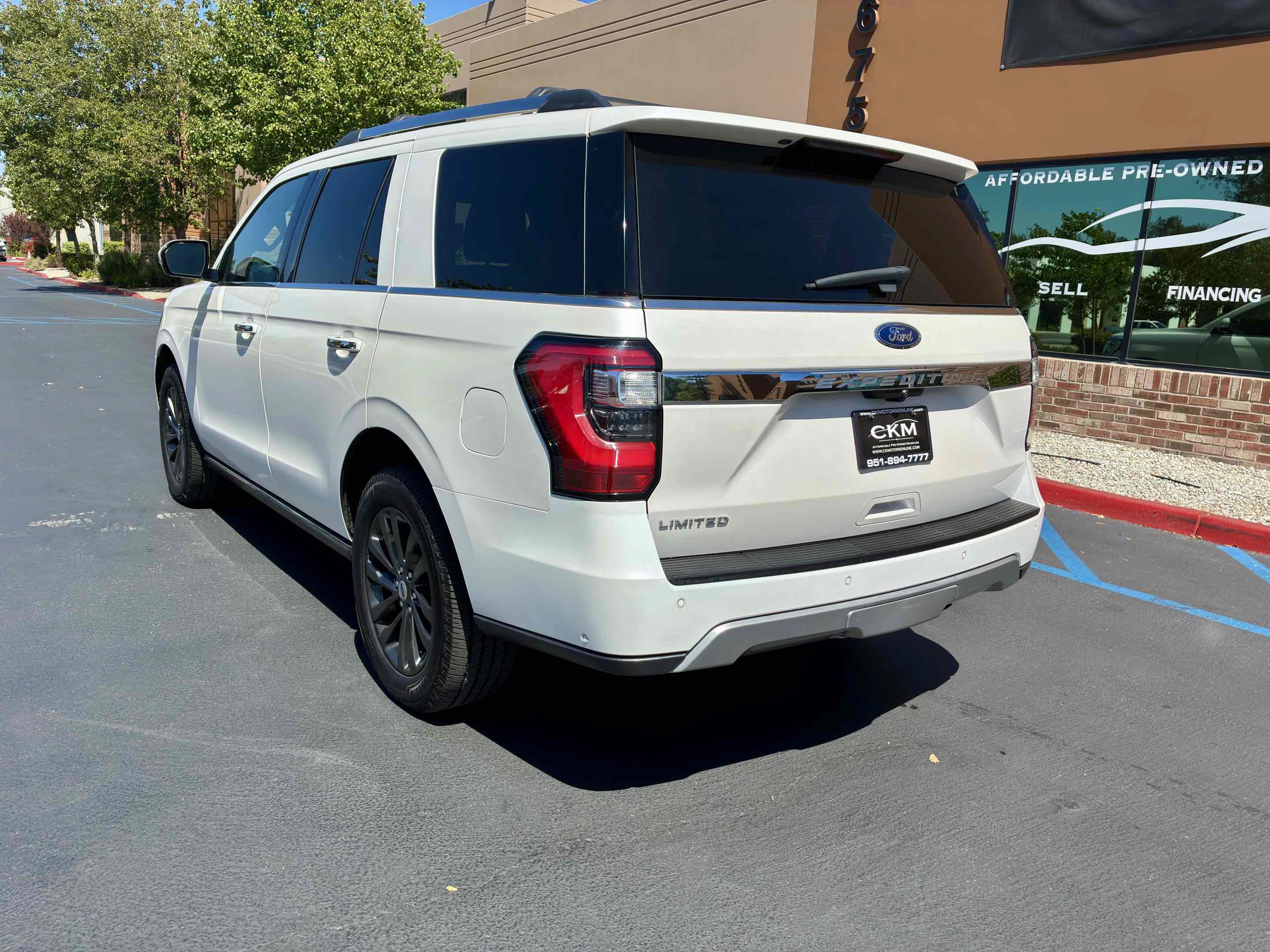 Used 2019 Ford Expedition Limited w/ Equipment Group 301A AWD/4WD image 10
