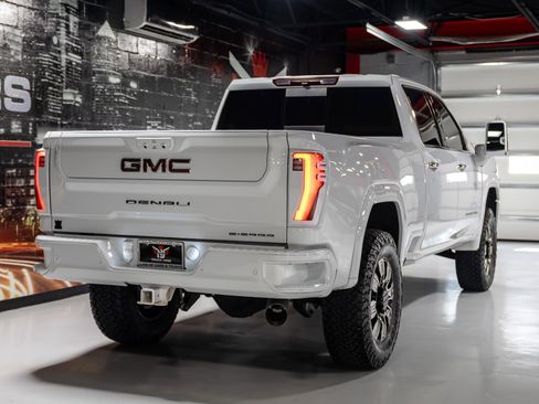 Used 2025 GMC Sierra 2500 Denali image 27