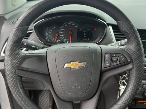 Used 2018 Chevrolet Trax LS AWD/4WD image 9