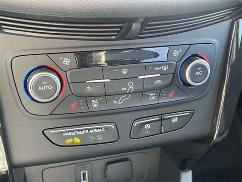 Used 2019 Ford Escape SE image 18