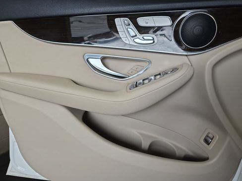 Used 2021 Mercedes-Benz GLC 300 4MATIC image 27
