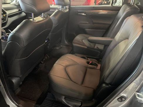 Certified 2025 Toyota Highlander Limited AWD/4WD image 24