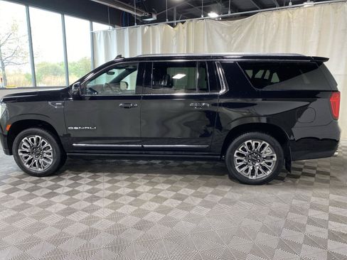 Used 2023 GMC Yukon XL Denali Ultimate AWD/4WD image 4