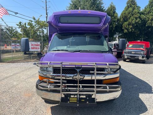 Used 2015 Chevrolet Express 4500 w/ Shuttle Bus Package RWD image 10