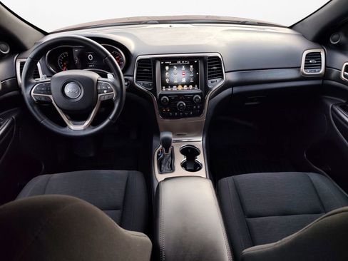 Used 2017 Jeep Grand Cherokee Laredo w/ Quick Order Package 2BE image 3