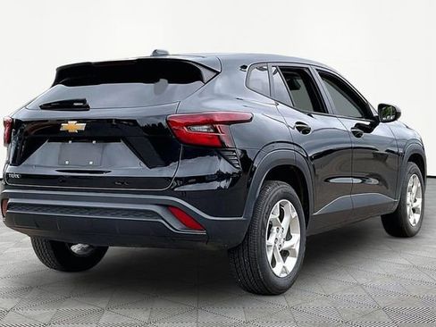 Used 2024 Chevrolet Trax LS w/ LS Convenience Package FWD image 5