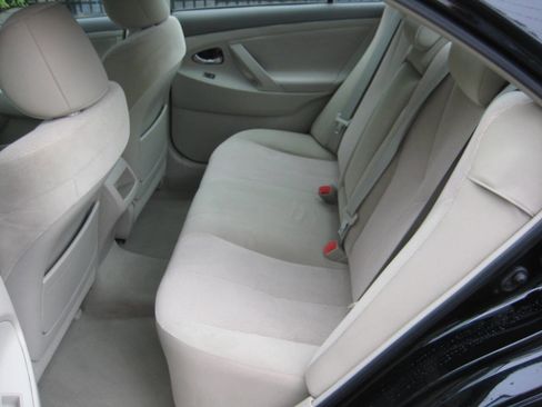 Used 2011 Toyota Camry LE image 18