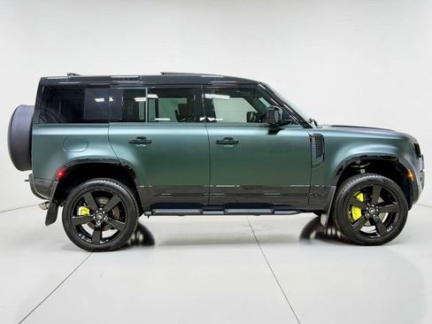 Used 2025 Land Rover Defender 110 X-Dynamic SE AWD/4WD image 17
