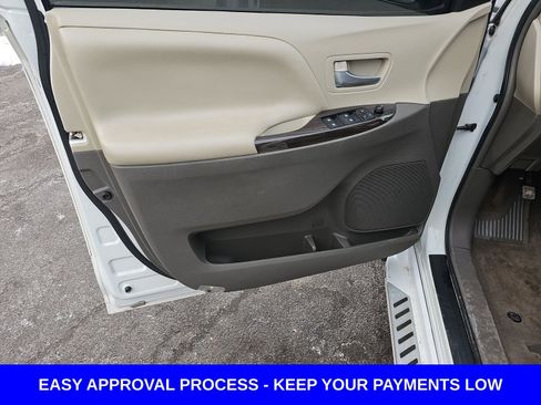 Used 2017 Toyota Sienna XLE Premium image 23
