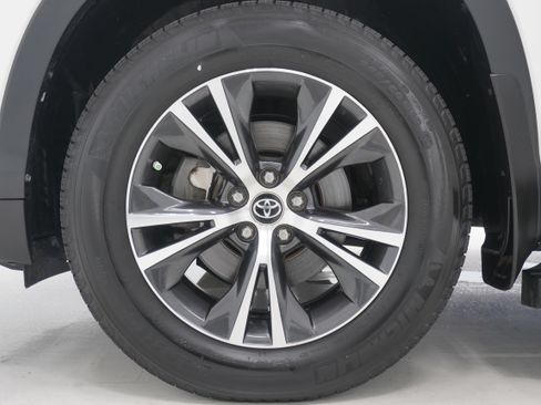 Used 2019 Toyota Highlander LE FWD image 27