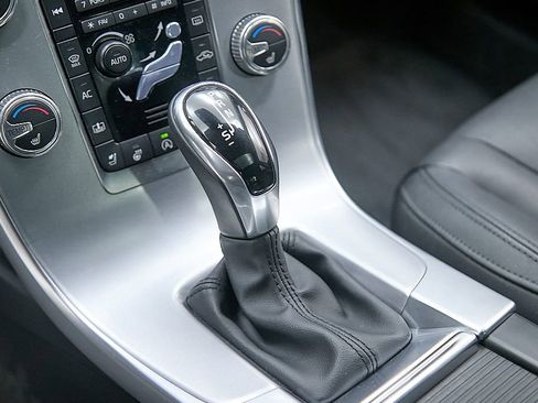 Used 2017 Volvo S60 T5 Inscription Platinum w/ Climate Package image 19