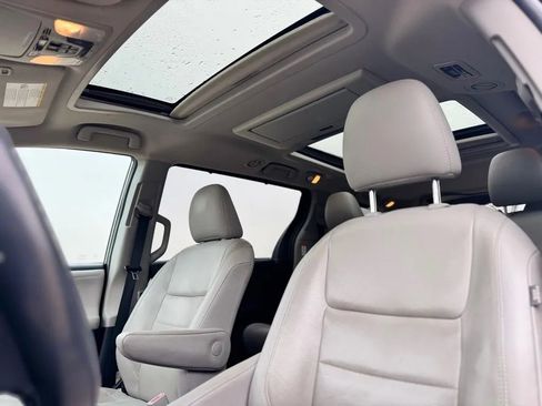 Used 2017 Toyota Sienna Limited Premium image 14