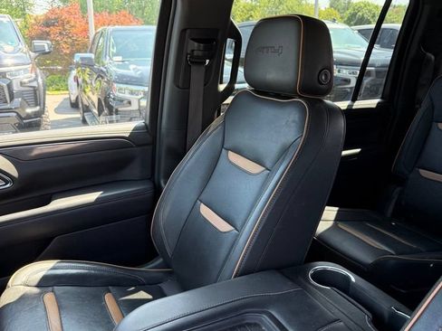Used 2023 GMC Yukon XL AT4 w/ Technology Package AWD/4WD image 15