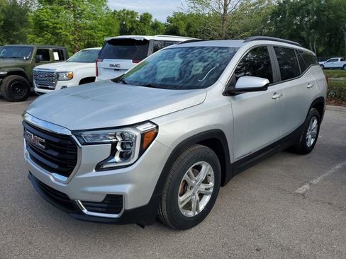 Used 2022 GMC Terrain SLE w/ Driver Convenience Package FWD image 2