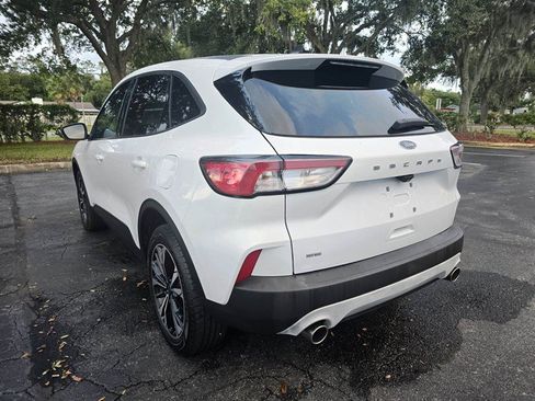 Used 2022 Ford Escape SE w/ SE Sport Appearance Package image 4