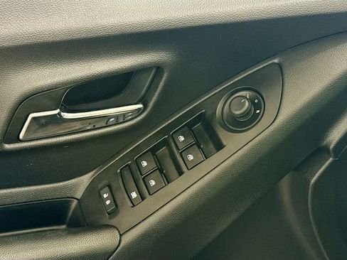 Used 2021 Chevrolet Trax LT image 18