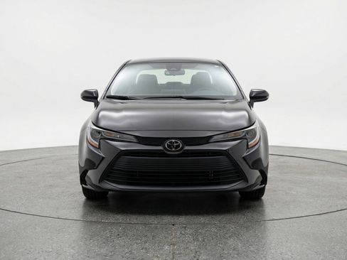 Used 2025 Toyota Corolla LE FWD image 2