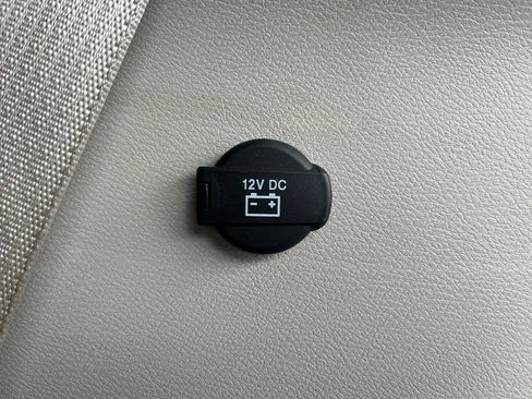 Used 2023 Chrysler Voyager LX FWD image 8